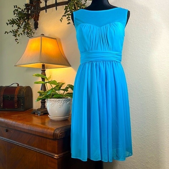 DAVID’S BRIDAL | Malibu Cocktail Dress with Mesh Top & Deep V Back Zip | Size 8 - Picture 2 of 9